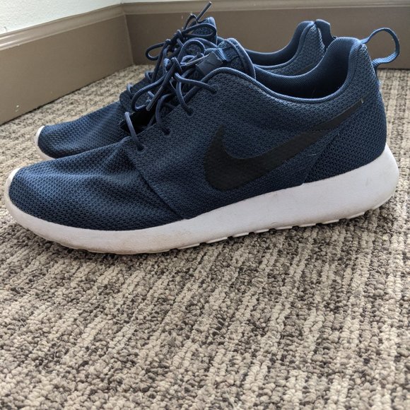 Nike Roshe's - Picture 2 of 4